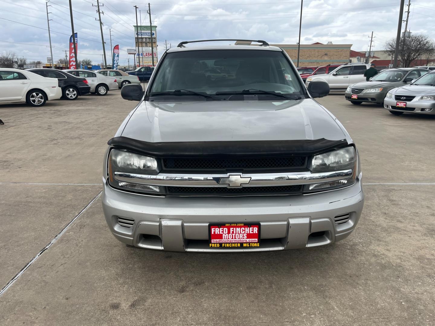 2004 SILVER /black Chevrolet TrailBlazer LS 2WD (1GNDS13S242) with an 4.2L L6 DOHC 24V engine, 4-Speed Automatic Overdrive transmission, located at 14700 Tomball Parkway 249, Houston, TX, 77086, (281) 444-2200, 29.928619, -95.504074 - Photo#1